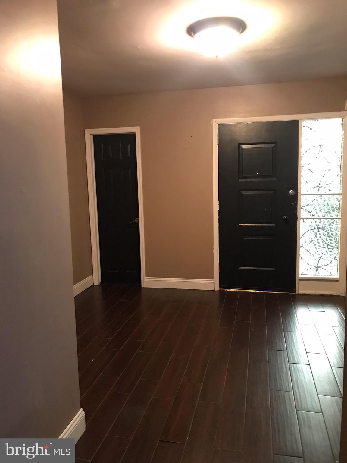 8705 Autumn Road Philadelphia, PA 19115 - Photo 4 of 15 Foyer