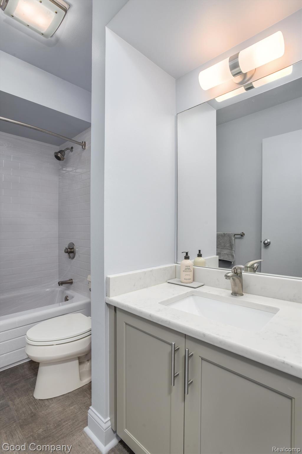 617 Ashley Circle East Rochester, MI 48307 - Photo 24 of 38