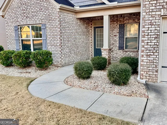 a view of a house with outdoor space