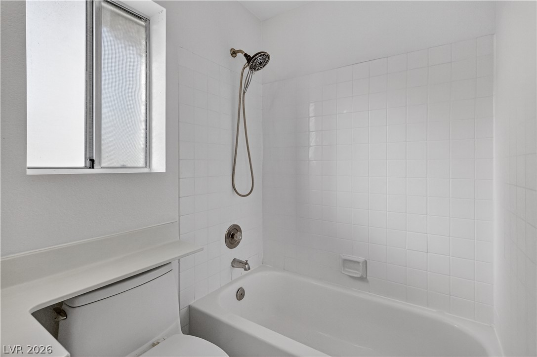 3156 Terrace View Drive Laughlin, NV 89029 - Photo 43 of 94 A well-maintained full bathroom provides a clean tub and shower combination.