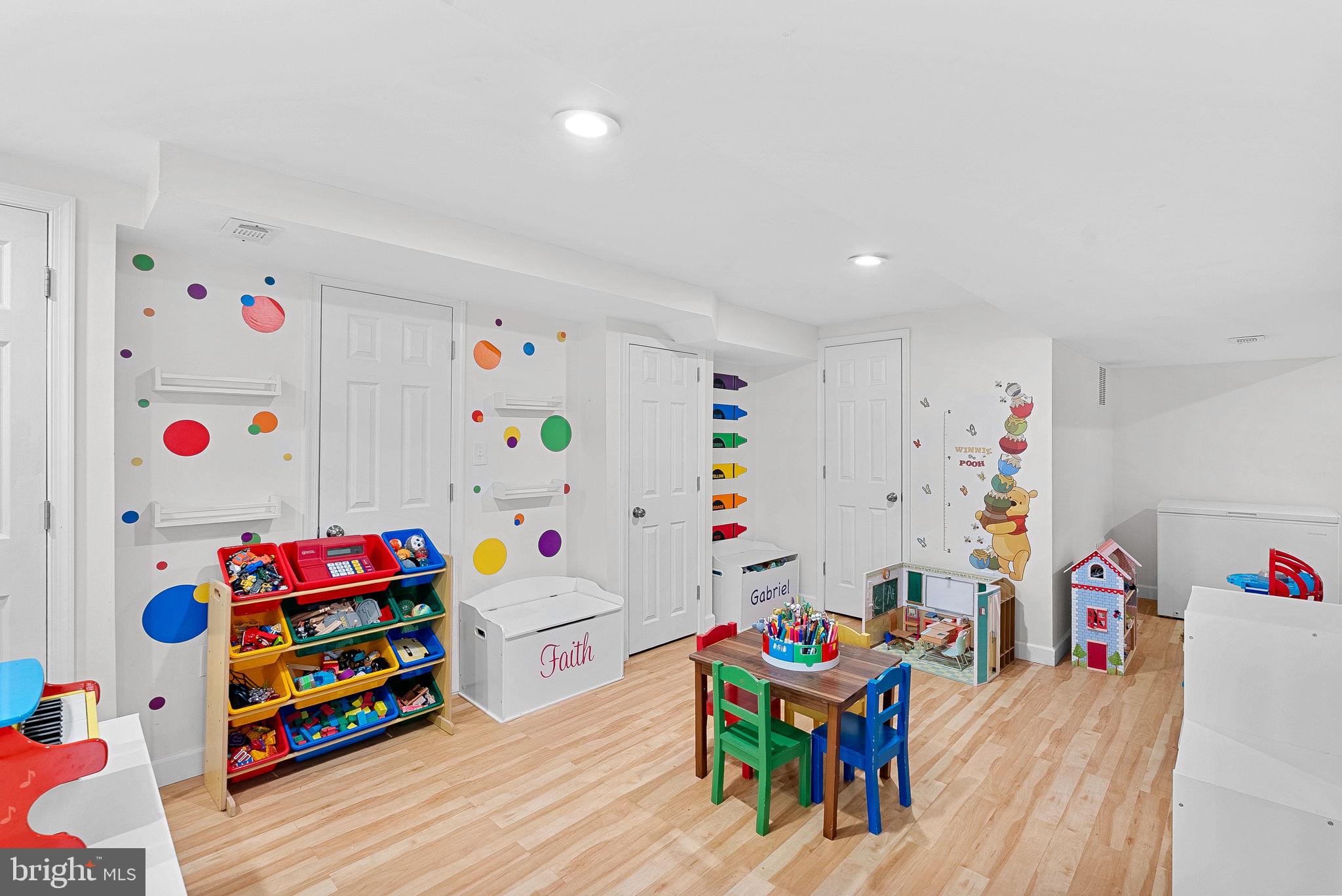 8909 2nd Avenue Silver Spring, MD 20910 - Photo 14 of 48 Family room/recreation room