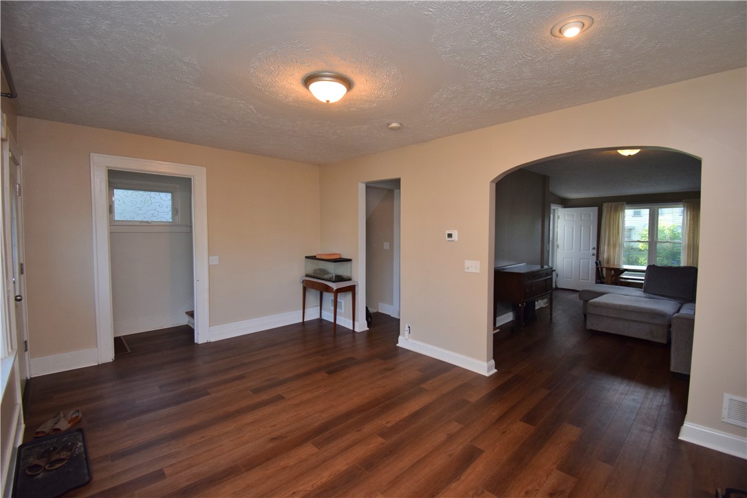 166 Burwell Road Irondequoit, NY 14617 - Photo 4 of 32