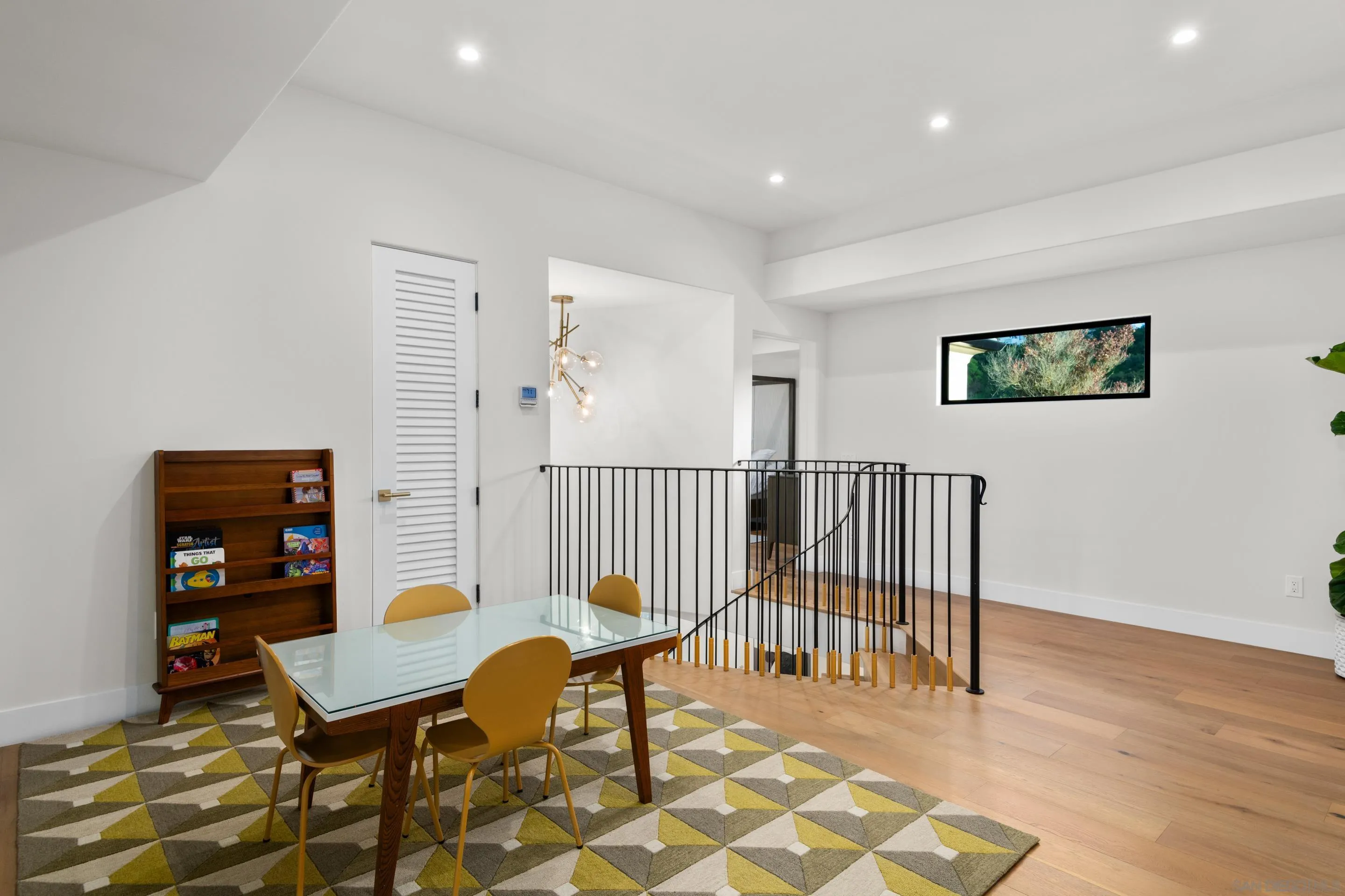 6665 Via Estrada La Jolla, CA 92037 - Photo 37 of 59 a view of a livingroom with furniture