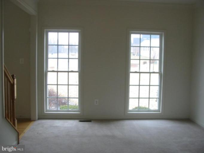 2511 Sapling Ridge Lane Brookeville, MD 20833 - Photo 2 of 12 Living Room