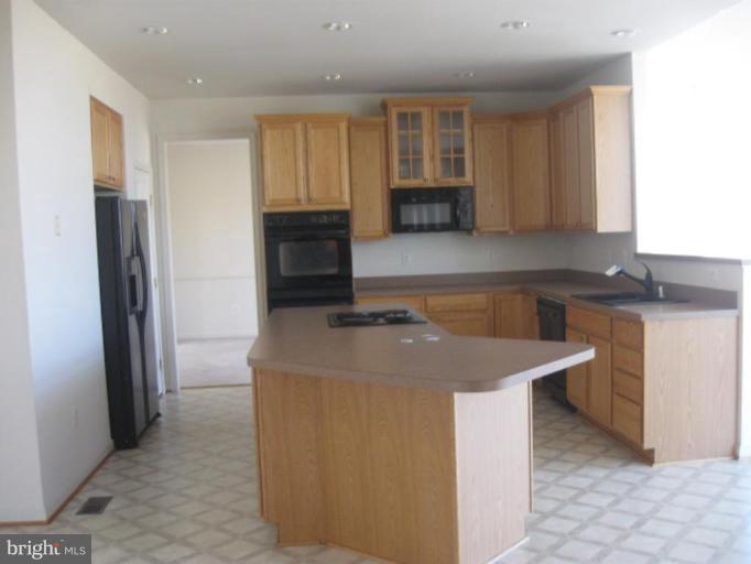 2511 Sapling Ridge Lane Brookeville, MD 20833 - Photo 12 of 12 Kitchen