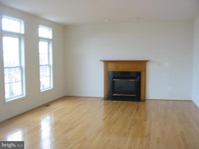 2511 Sapling Ridge Lane Brookeville, MD 20833 - Photo 6 of 12 Family Room
