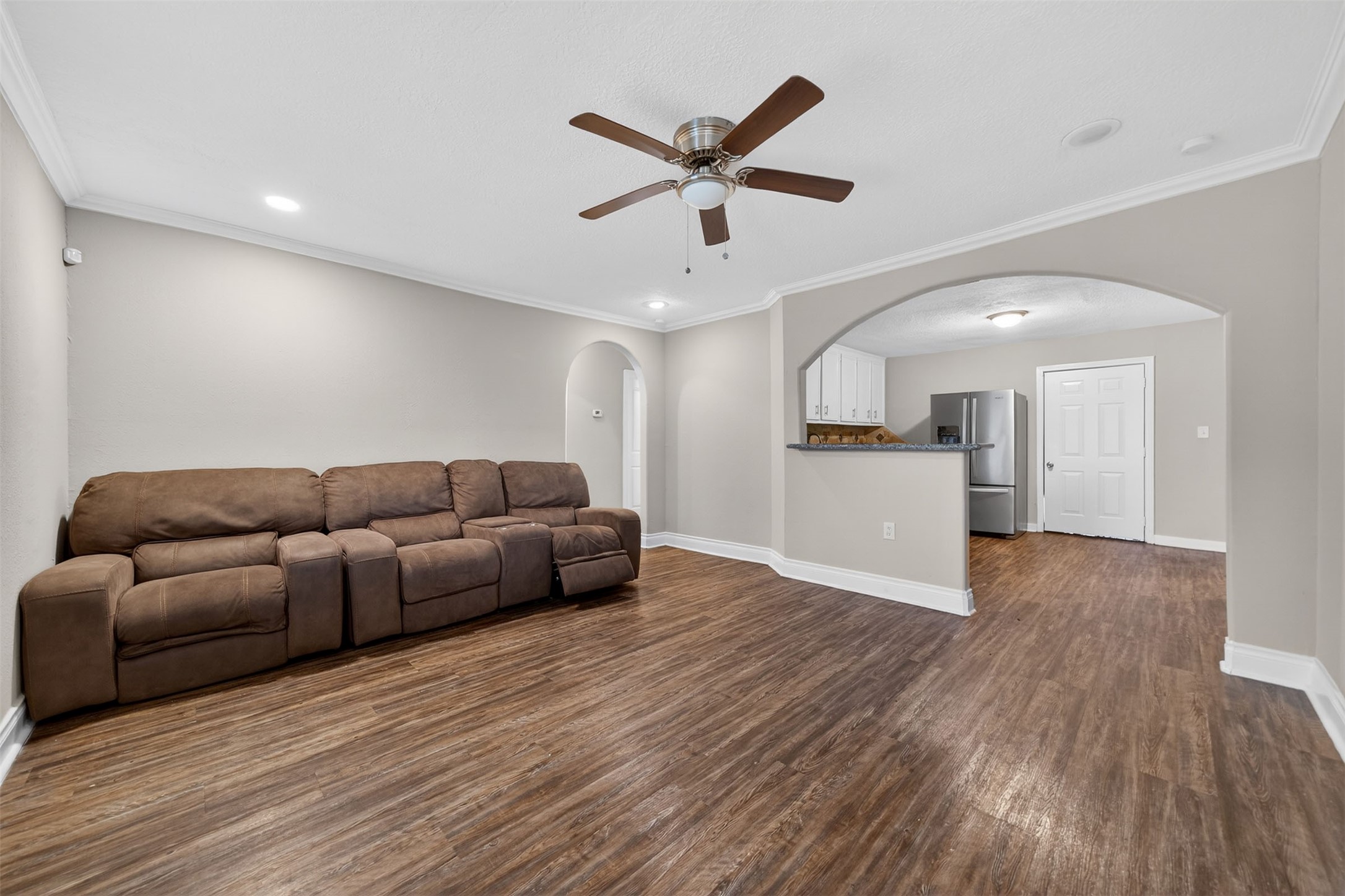 2510 Windsor Lane Pasadena, TX 77506 - Photo 11 of 37