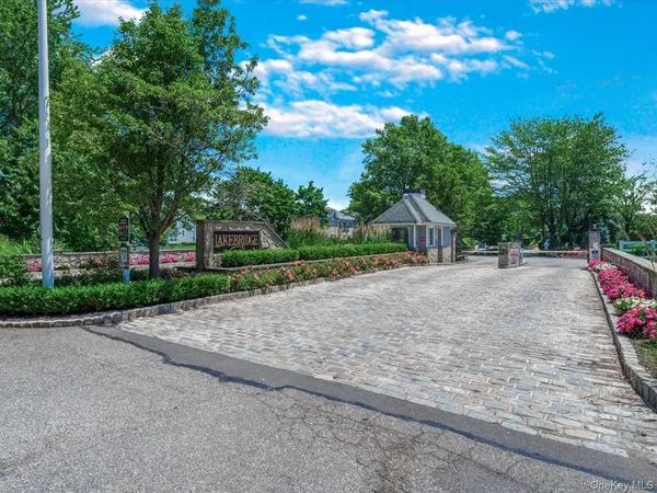 $665,000 | 34 Lakebridge Drive South, Kings Park, NY 11754