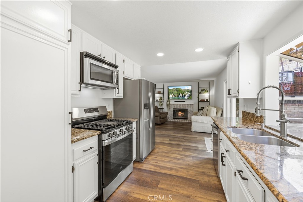 28235 Royal Road Castaic, CA 91384 - Photo 7 of 37