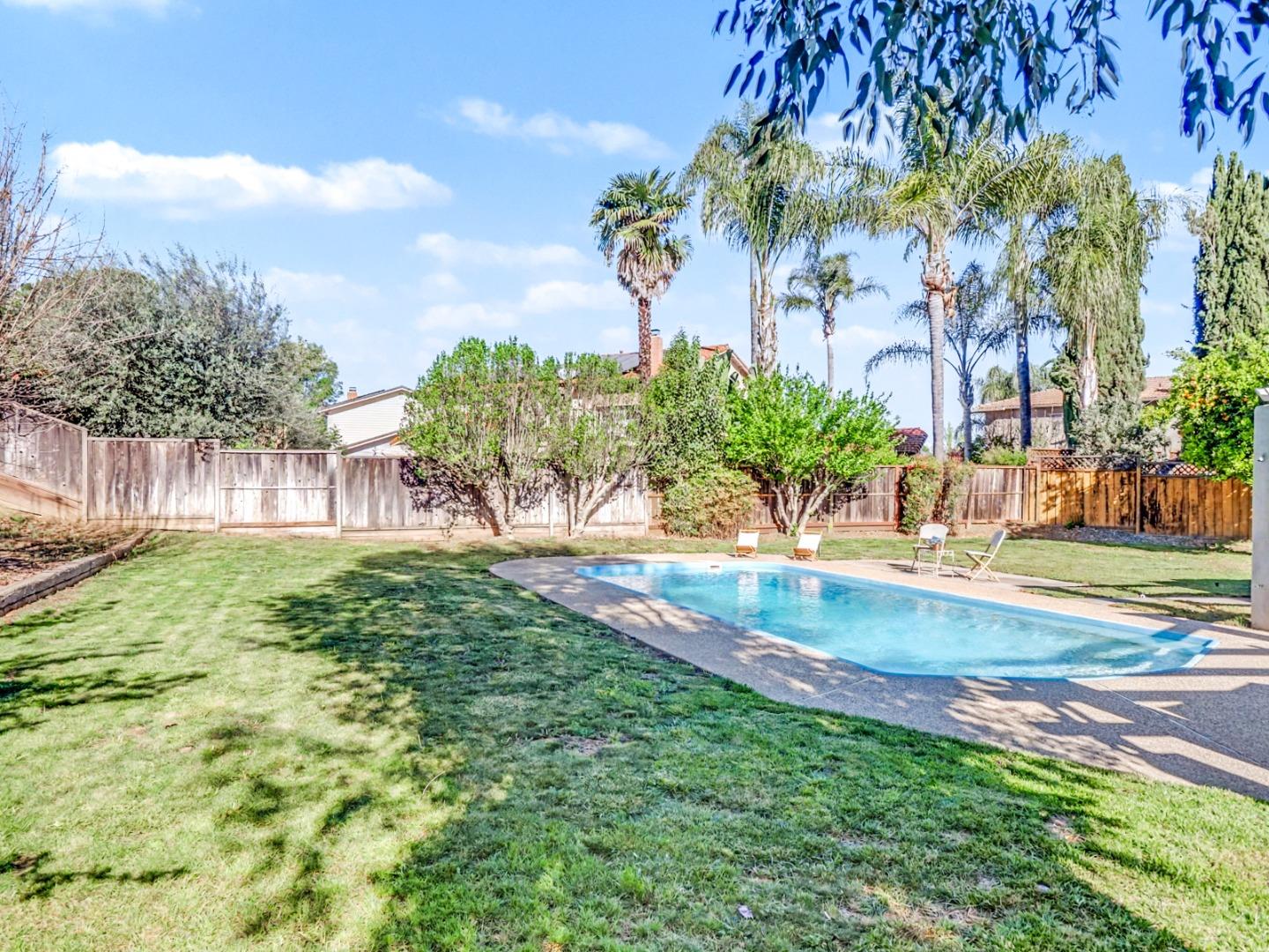 6455 Kensington Place Gilroy, CA 95020 - Photo 29 of 32 a view of a backyard