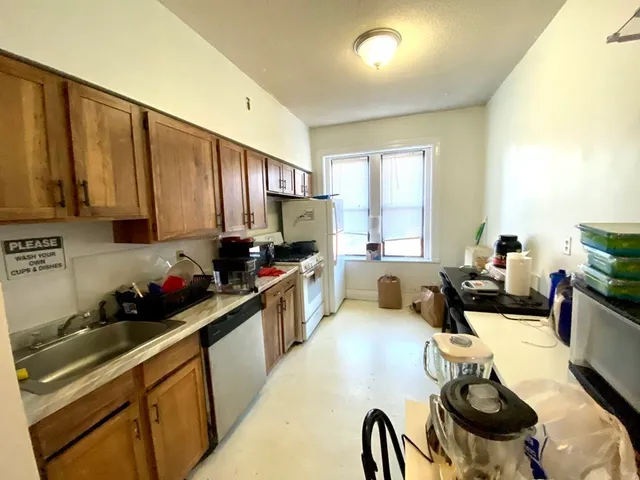 $3,200 | 18 Glenville Avenue, Unit 3, Boston, MA 02134