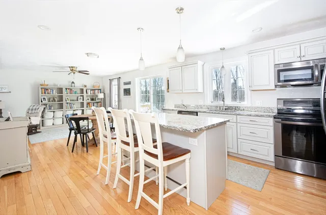 $575,000 | 155 Fiskdale Road, Brookfield, MA 01506