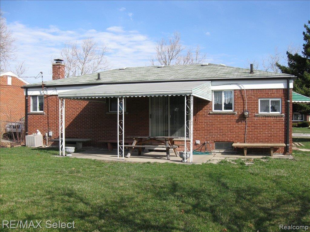 13324 Common Road Warren, MI 48088 - Photo 2 of 9 Covered Patio!
