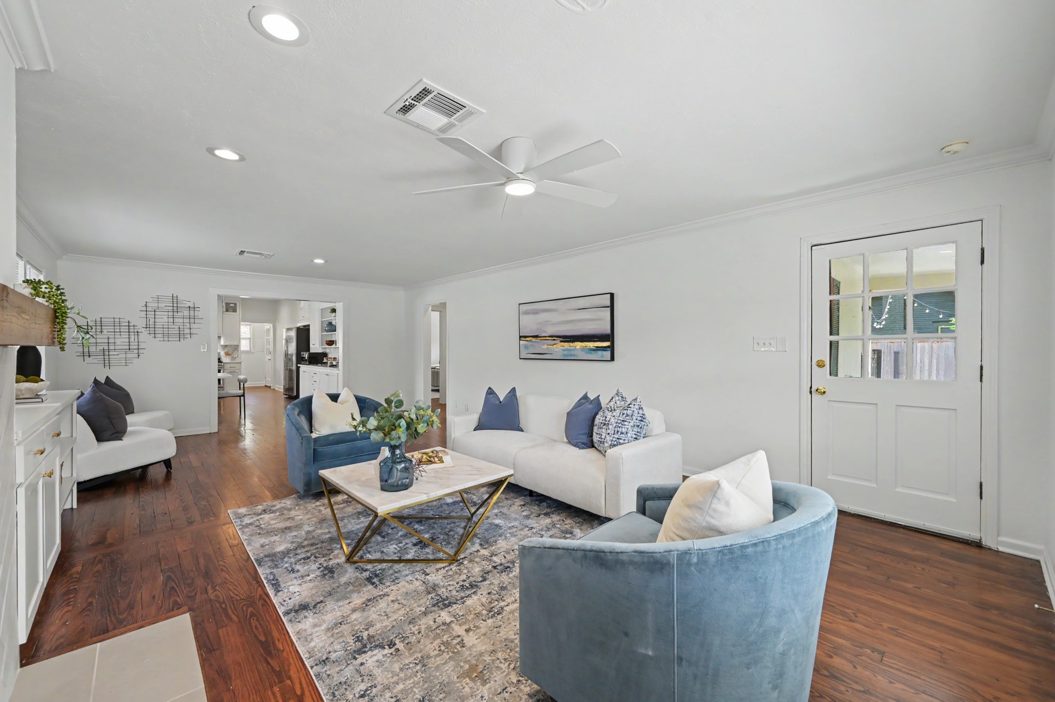 807 Key Street Houston, TX 77009 - Photo 7 of 27 Another view of the expansive living room, offering ample space for multiple seating arrangements and easy access to the kitchen and dining areas.
