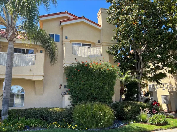 $5,200 | 301 Diamond Street, Unit B, Redondo Beach, CA 90277
