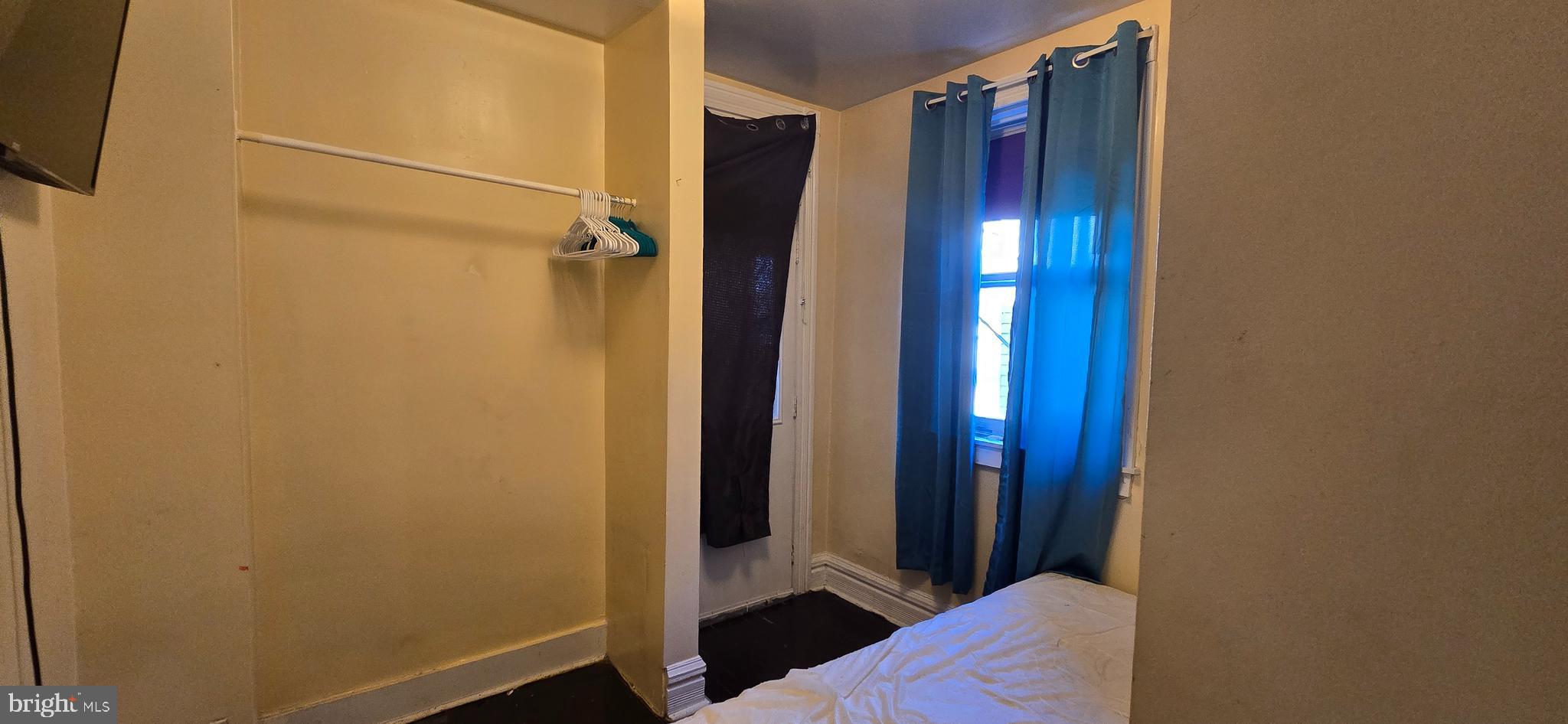 610 South Prince Street Lancaster, PA 17603 - Photo 28 of 50 2 Room with walk in closet