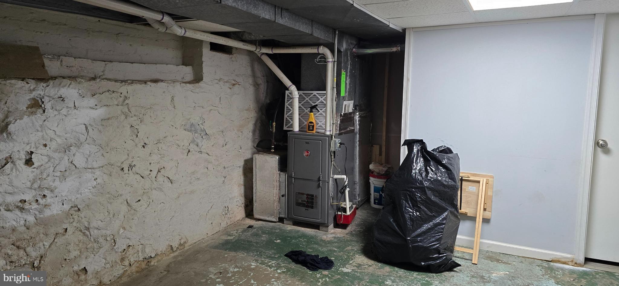 610 South Prince Street Lancaster, PA 17603 - Photo 48 of 52 a view of walk in closet with clothes