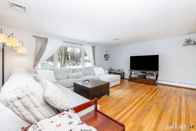 $489,900 | 2 Lionel Drive, Simsbury, CT 06070