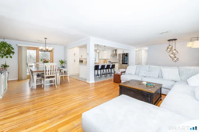 $489,900 | 2 Lionel Drive, Simsbury, CT 06070