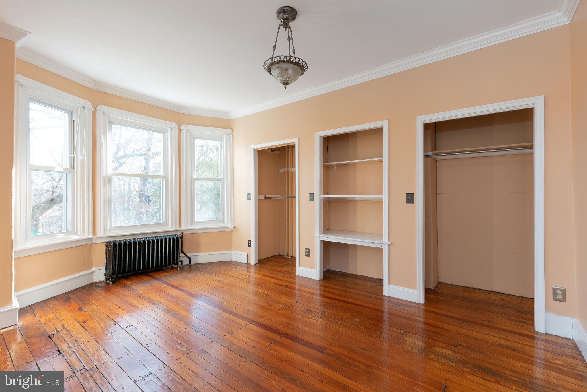 283 Rochelle Avenue Philadelphia, PA 19128 - Photo 22 of 53 Living Room