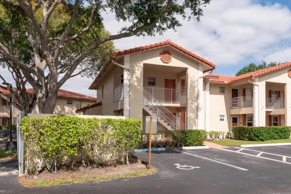 $1,525 | 3031 Holiday Springs Boulevard, Unit 2017, Margate, FL 33063