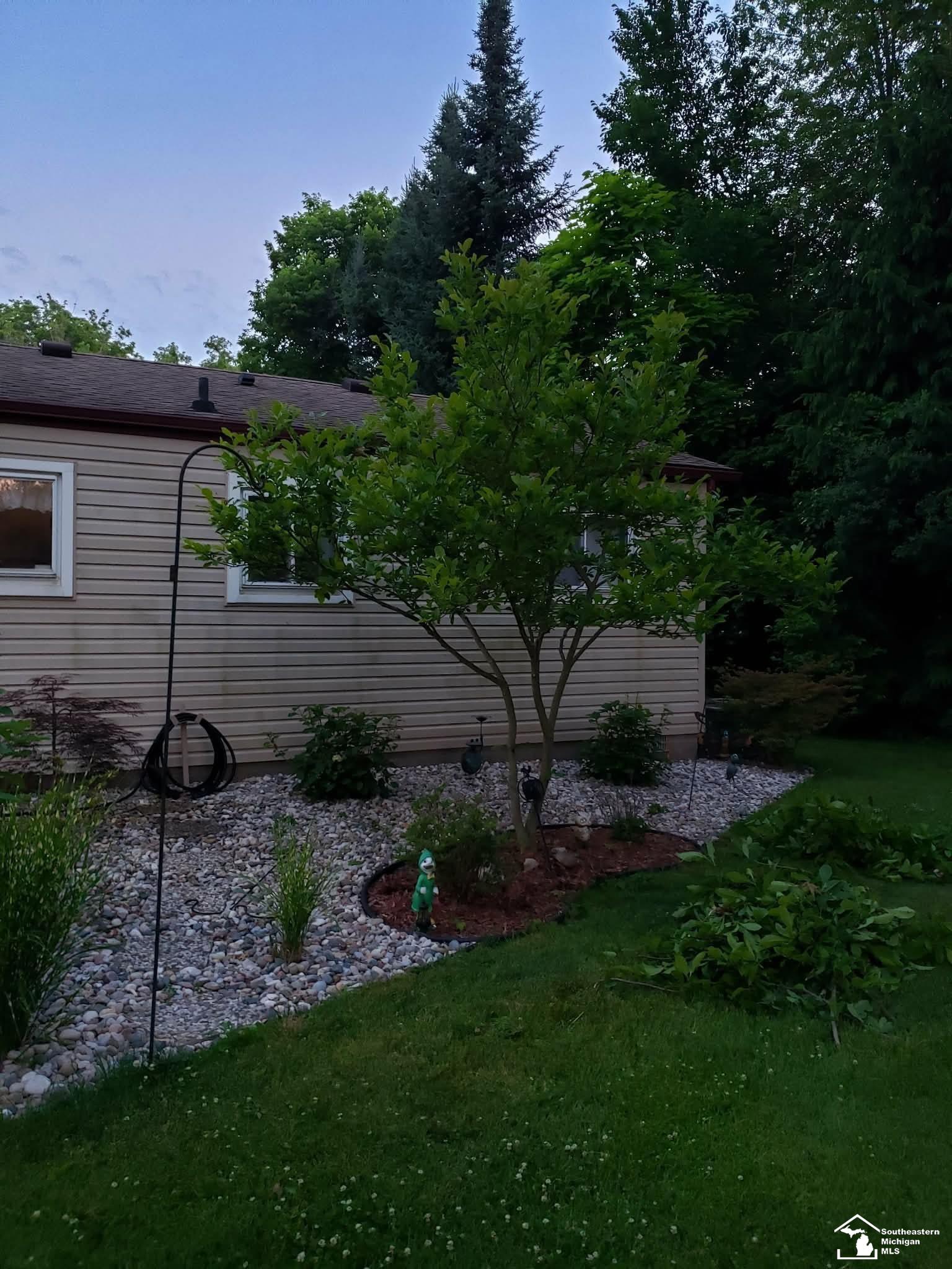 33790 Steadman Road New Boston, MI 48164 - Photo 3 of 31 50199598-9788d284-a615-41f1-ab94-ee9ebd1b8fa1.JPG