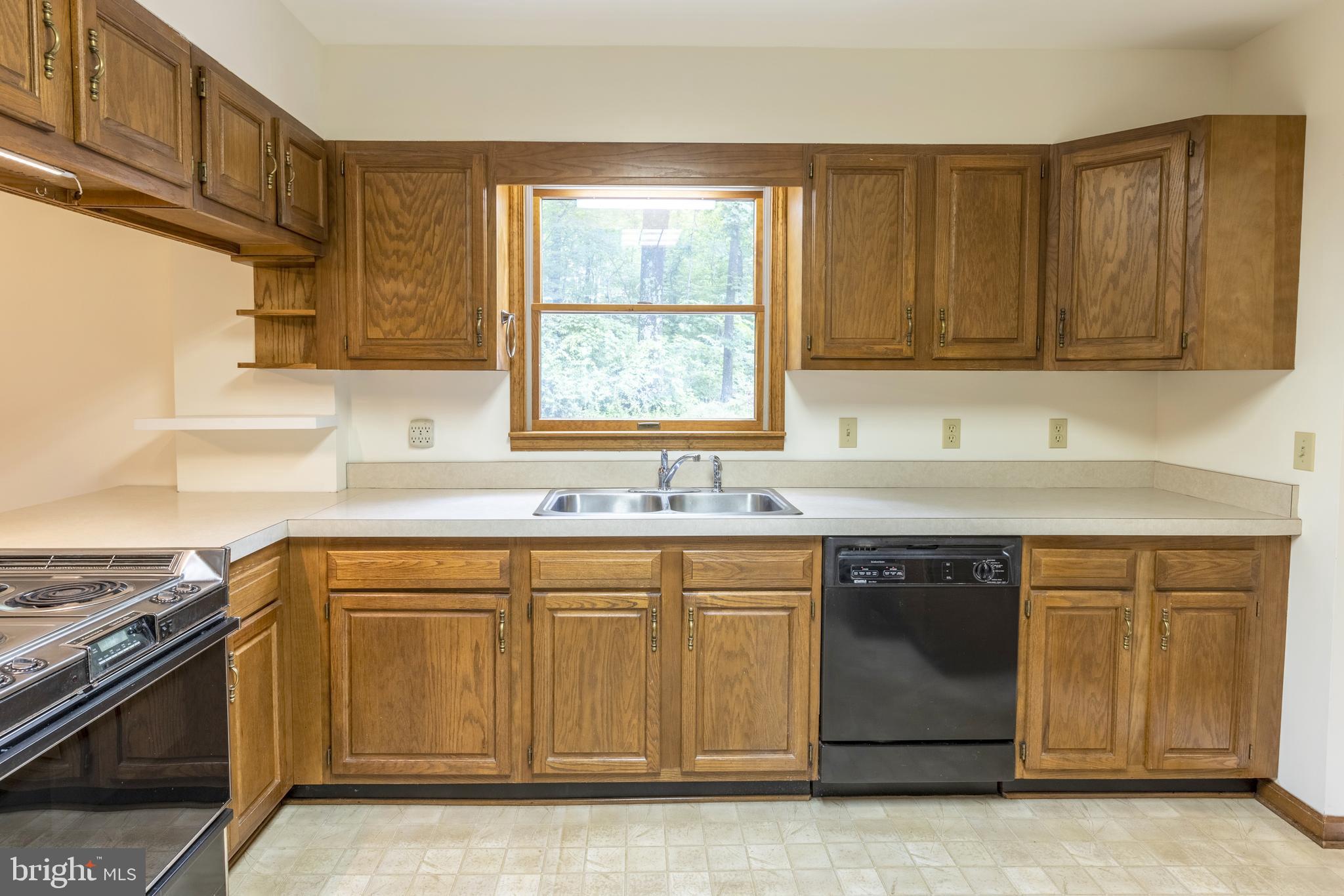 8135 Moormont Road Rapidan, VA 22733 - Photo 11 of 61 Well appointed cabinets - a spot for everything!