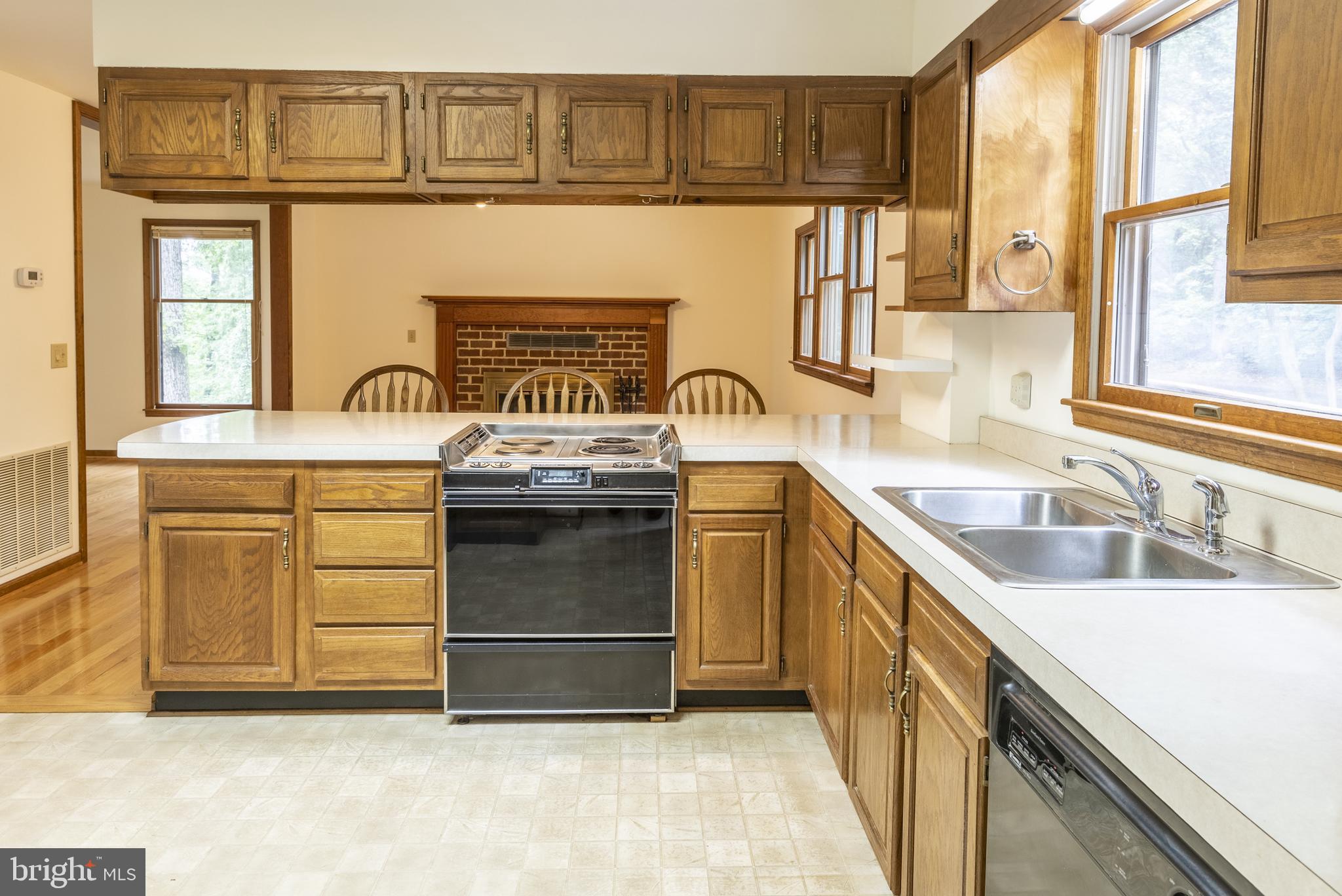 8135 Moormont Road Rapidan, VA 22733 - Photo 12 of 61 Breakfast bar behind the stove