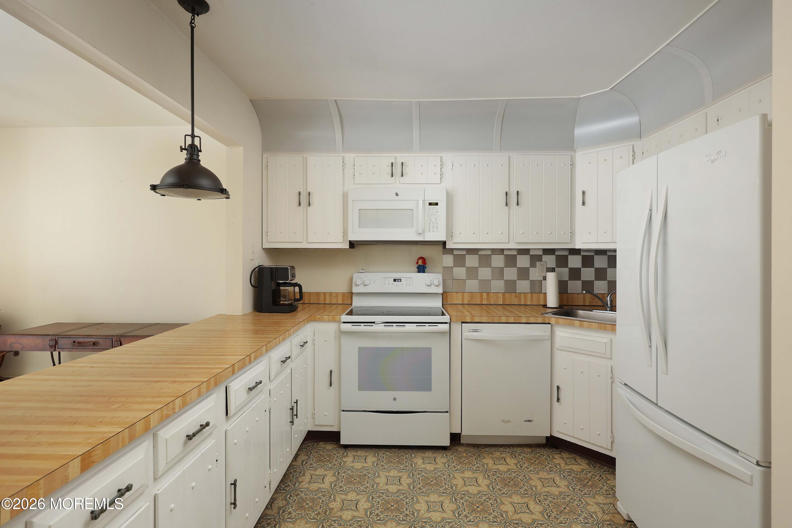 11 Medford Court Red Bank, NJ 07701 - Photo 15 of 51 Light & Airy Kitchen