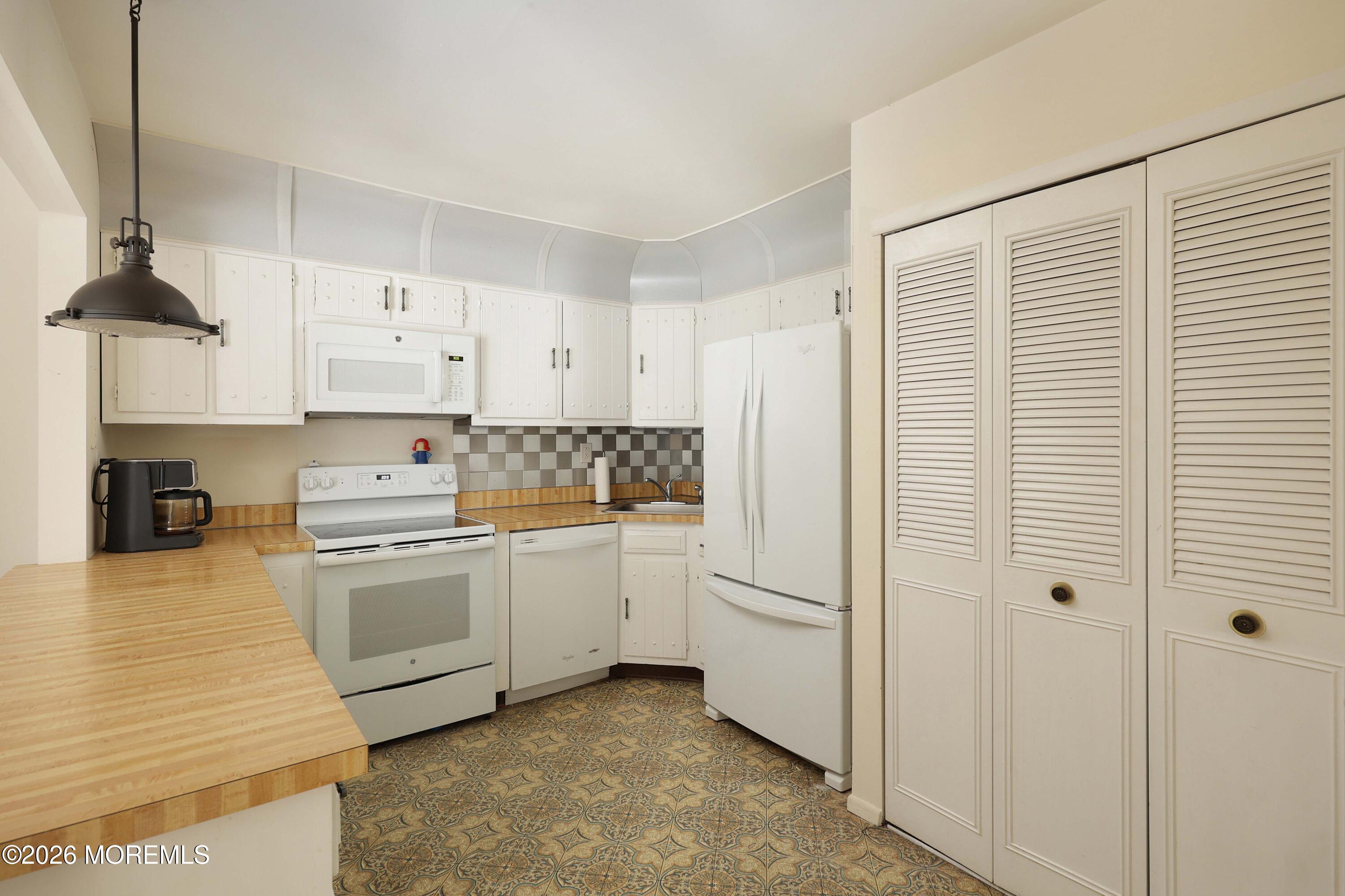 11 Medford Court Red Bank, NJ 07701 - Photo 16 of 51 Kitchen