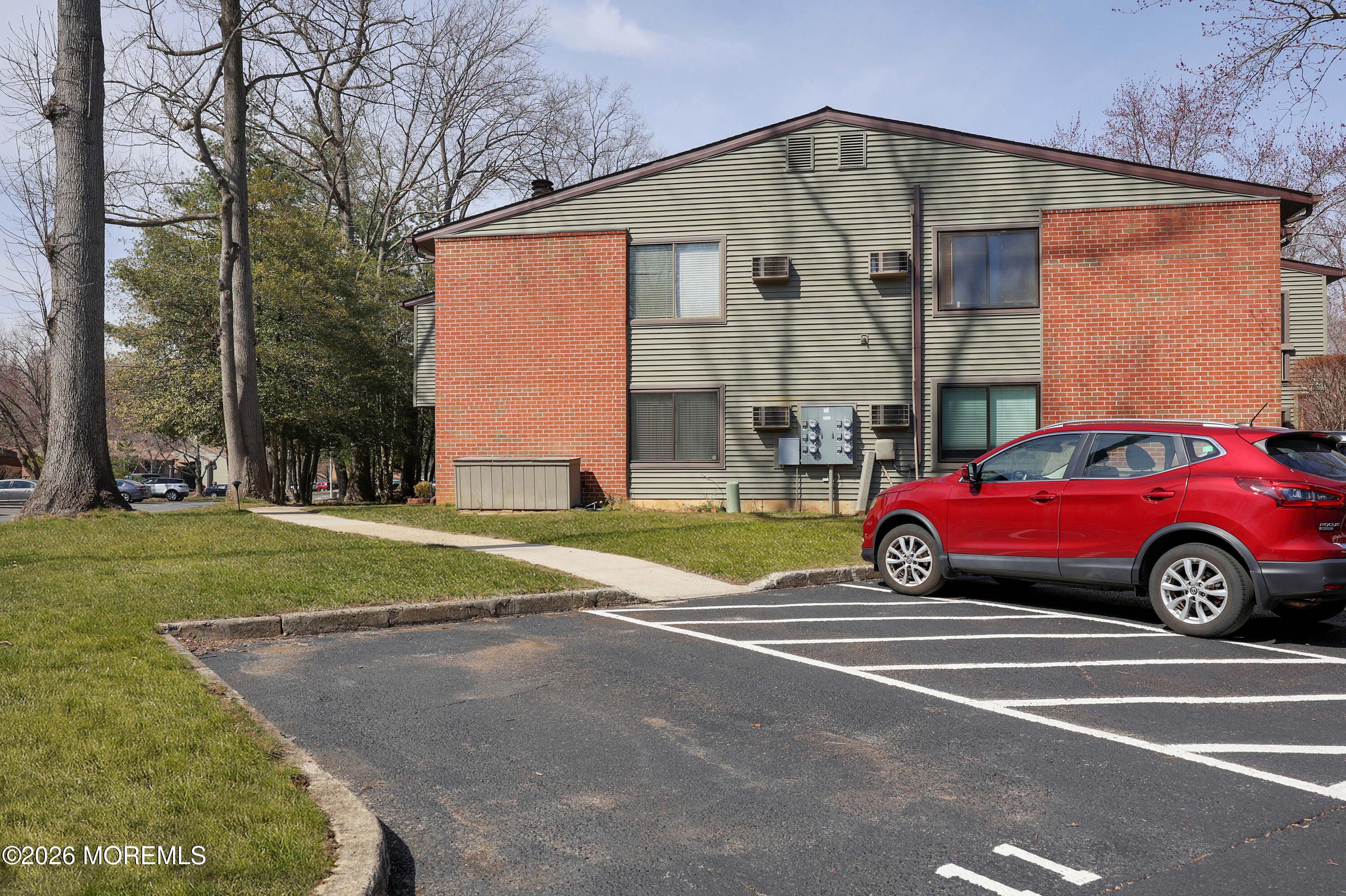 11 Medford Court Red Bank, NJ 07701 - Photo 4 of 51 Just steps to Assigned parking