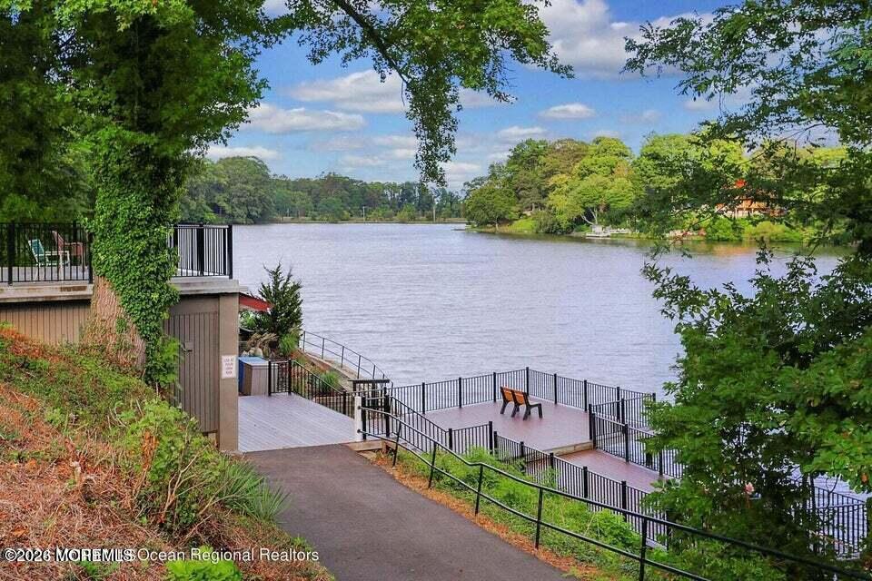 11 Medford Court Red Bank, NJ 07701 - Photo 41 of 51 SLV lake