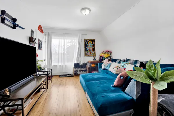 $599,999 | 5037 West Winona Street, Chicago, IL 60630