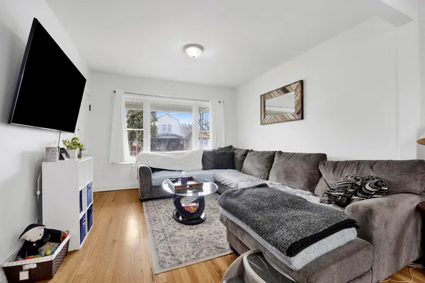 $599,999 | 5037 West Winona Street, Chicago, IL 60630