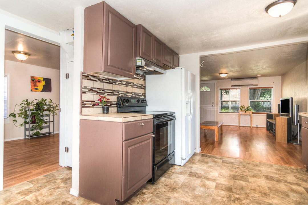 1902 Northeast Laughlin Road Prineville, OR 97754 - Photo 10 of 35 Kitchen