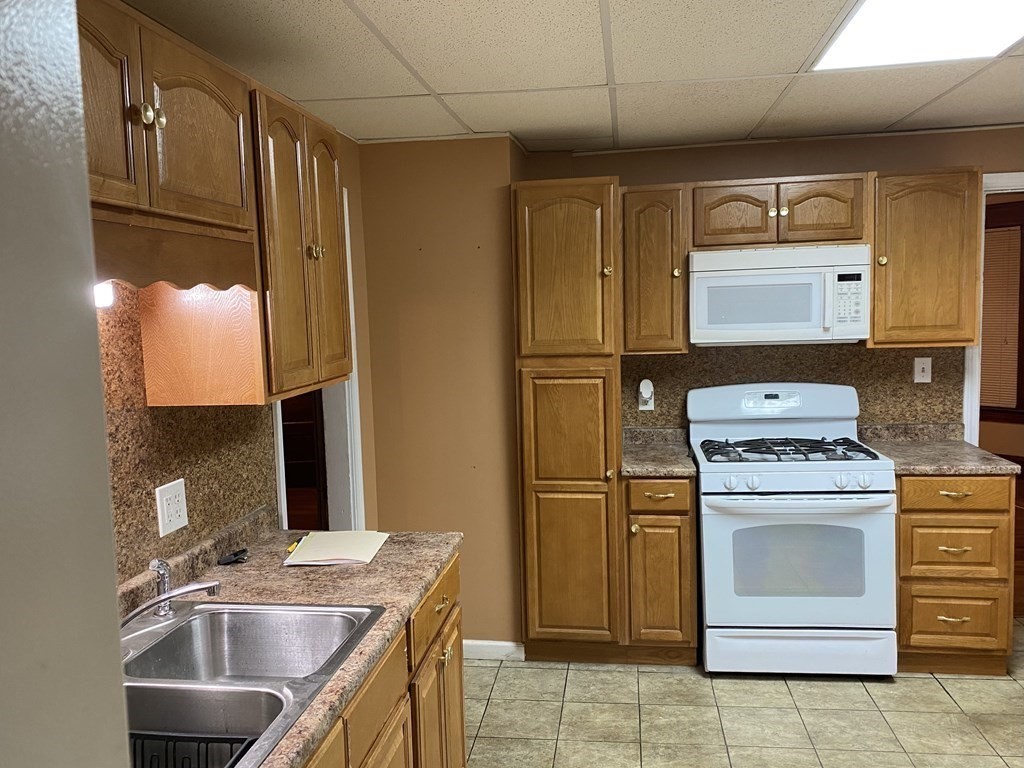 92 Alden Street Springfield, MA 01109 - Photo 3 of 33 Gallery Image 3