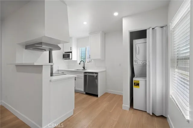 $2,695 | 748 Newport Avenue, Unit 3, Long Beach, CA 90804