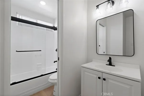 $2,575 | 748 Newport Avenue, Unit 3, Long Beach, CA 90804