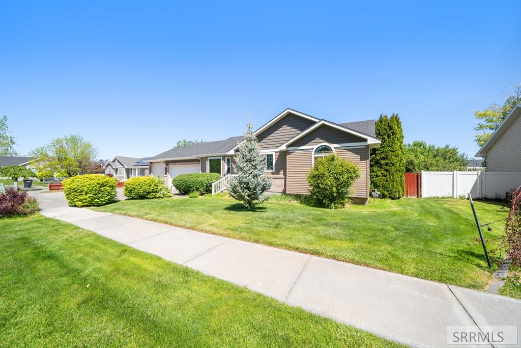 3845 Ridgeview Circle Ammon, ID 83406 - Photo 3 of 66