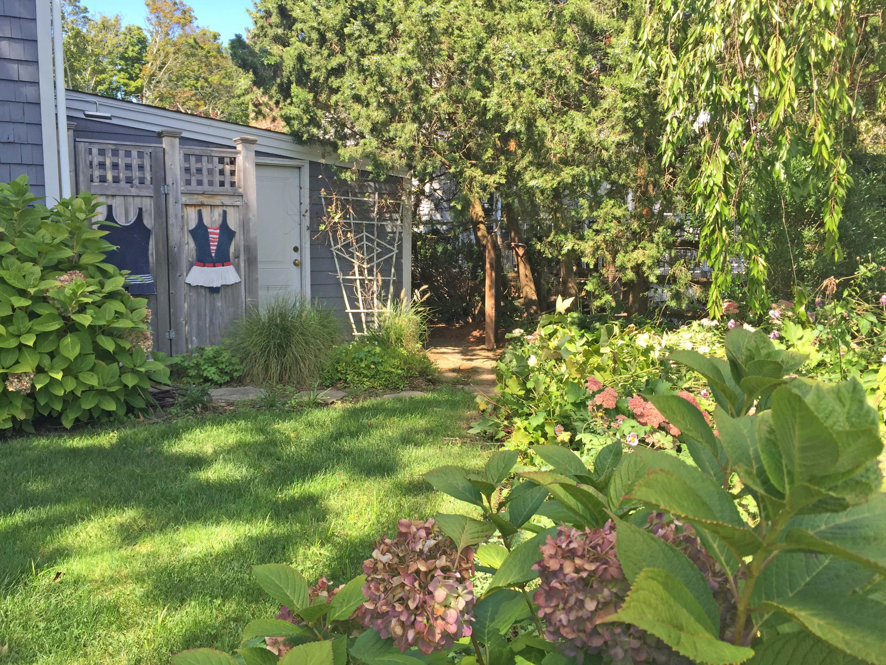 63 Roton Avenue Rowayton, CT 06853 - Photo 28 of 30 a view of a sign of a tree