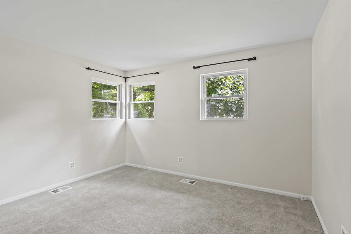 2900 Swallow Lane Rolling Meadows, IL 60008 - Photo 18 of 37 an empty room with windows