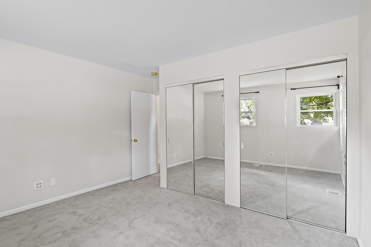 2900 Swallow Lane Rolling Meadows, IL 60008 - Photo 19 of 37 an empty room with windows and closet