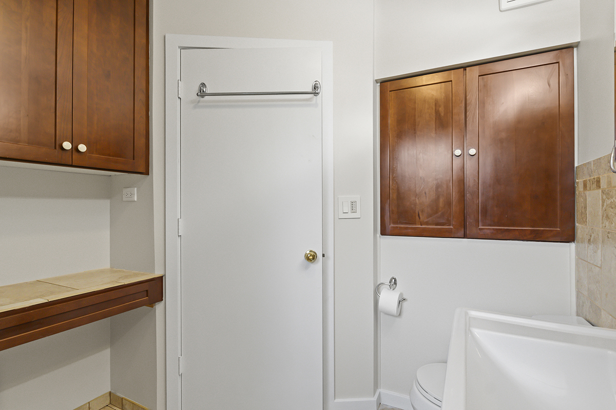 2900 Swallow Lane Rolling Meadows, IL 60008 - Photo 23 of 37 a bathroom with a shower and a toilet
