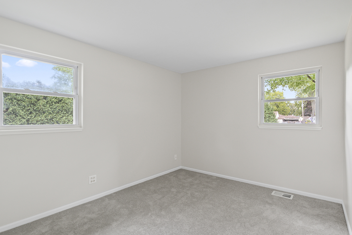 2900 Swallow Lane Rolling Meadows, IL 60008 - Photo 24 of 37 an empty room with windows