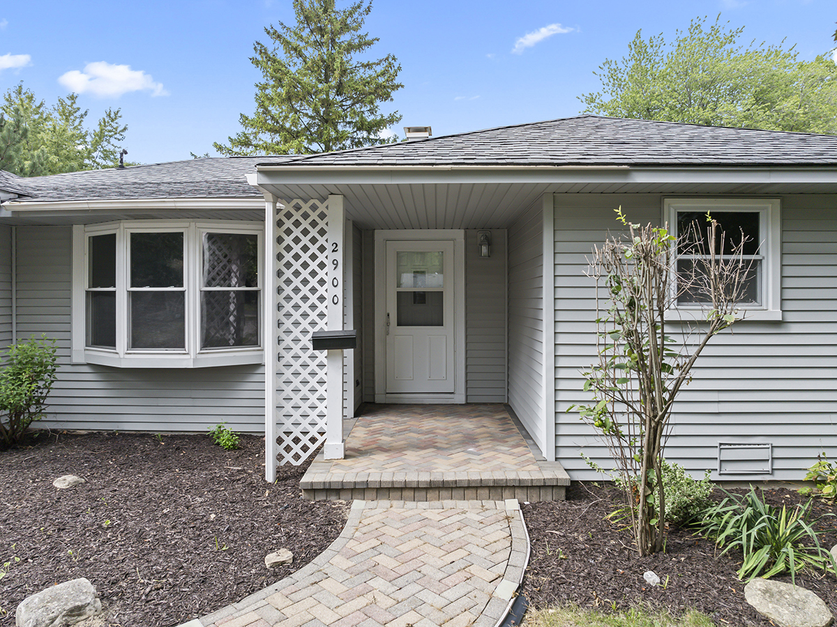 2900 Swallow Lane Rolling Meadows, IL 60008 - Photo 3 of 37 a front view of a house