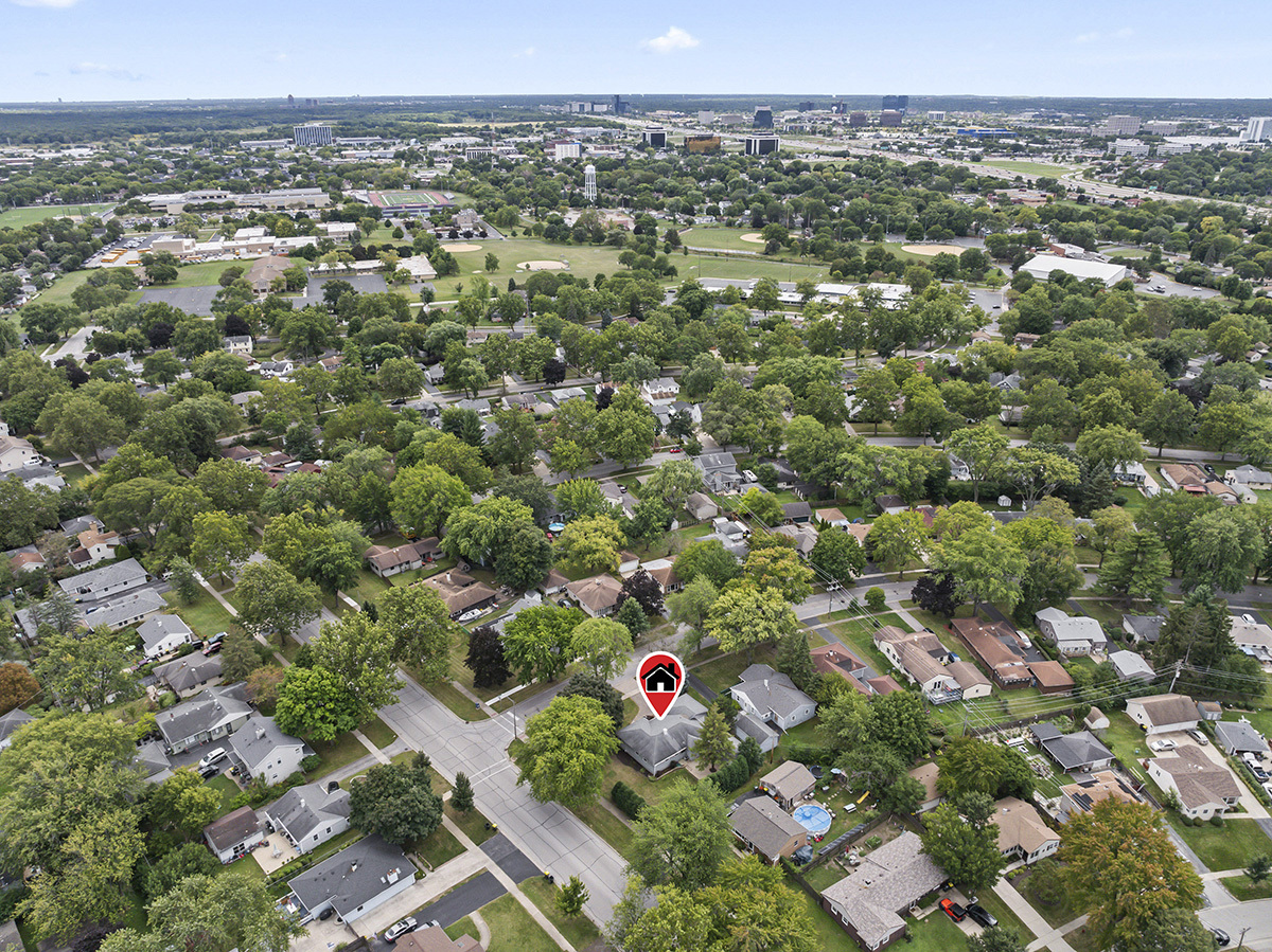 2900 Swallow Lane Rolling Meadows, IL 60008 - Photo 35 of 37 an aerial view of a house with a yard