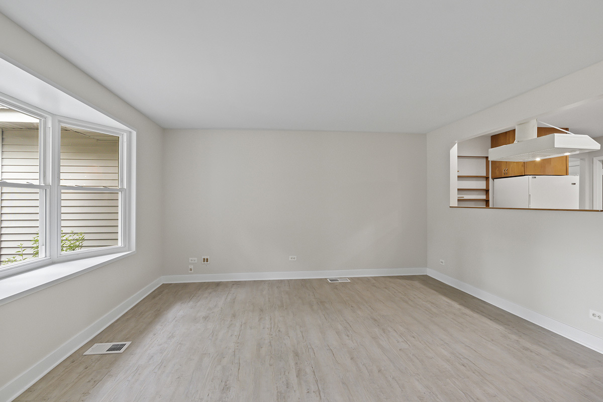 2900 Swallow Lane Rolling Meadows, IL 60008 - Photo 5 of 37 an empty room with a window