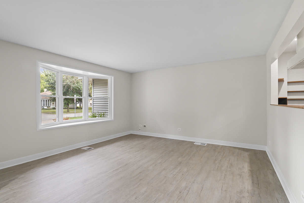 2900 Swallow Lane Rolling Meadows, IL 60008 - Photo 6 of 37 an empty room with a window