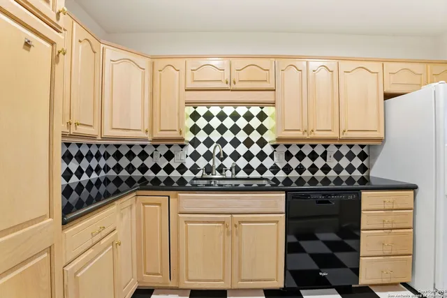 $200,000 | 1 Towers Park Lane, Unit 1512, San Antonio, TX 78209