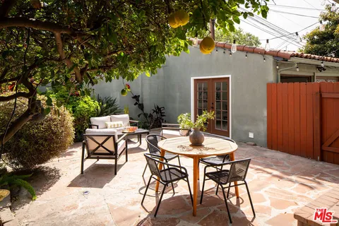 a view of a dinning table and chairs in the patio